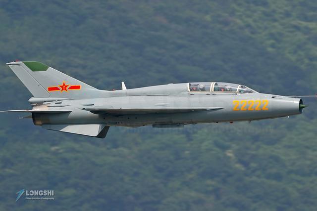 国产歼8ii战斗机首飞36年涡喷发动机再现优势21世纪宝刀未老