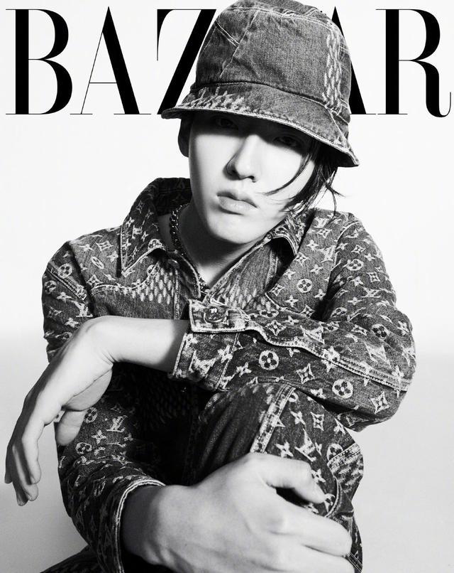 吴亦凡湿发造型登杂志,性感迷人又有男人味,又解锁了新的吴亦凡