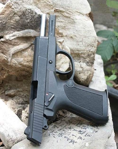 我说:中国现使用的制式武器qsz92,不好用没人来喷我吧