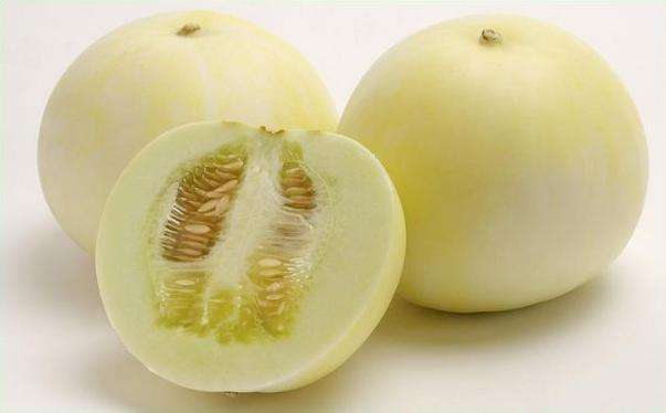 给老婆买了几个香瓜,没想到她看到香瓜后对我说:你怎么知道我怀孕了?