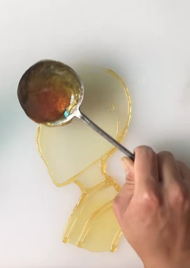 奶奶粉用麦芽糖画"魏无羡",本以为会翻车,看到成品:多少钱我要了!