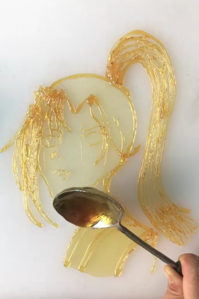 奶奶粉用麦芽糖画"魏无羡",本以为会翻车,看到成品:多少钱我要了!