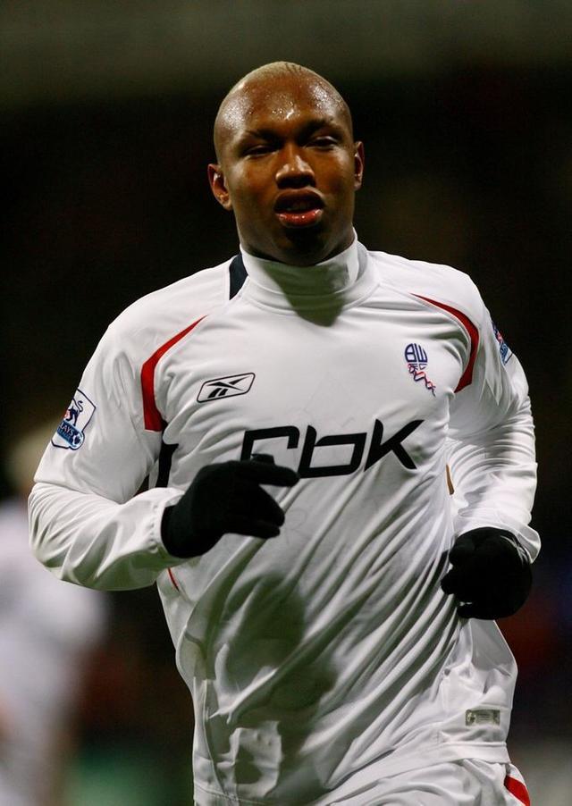 曾经的塞内加尔坏小子,前非洲足球先生埃尔·哈吉·迪乌夫!_腾讯新闻