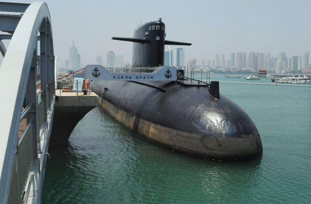 六十一年前一位伟人也曾说过,"核潜艇一万年也要搞出来",这句话被作为