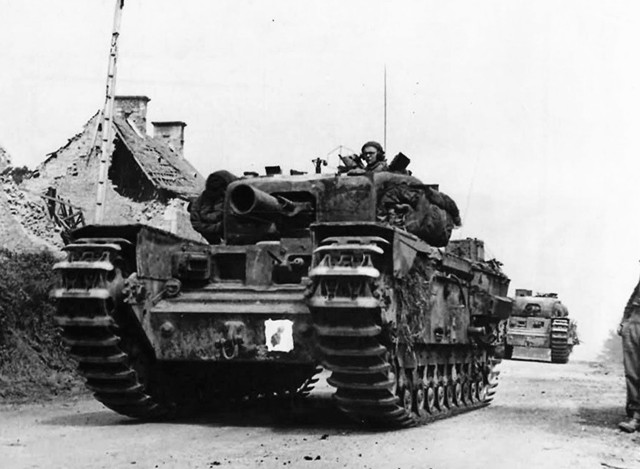 二战英国丘吉尔avre特种坦克,炮管可折叠,无线电员装炮弹