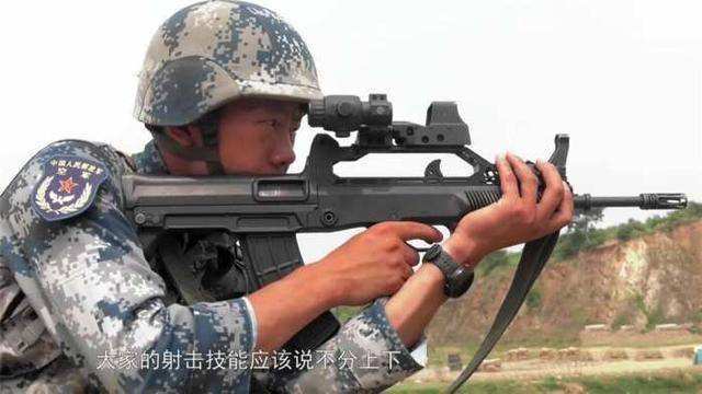 关于95式步枪有燕尾槽的设计并未安装战术导轨