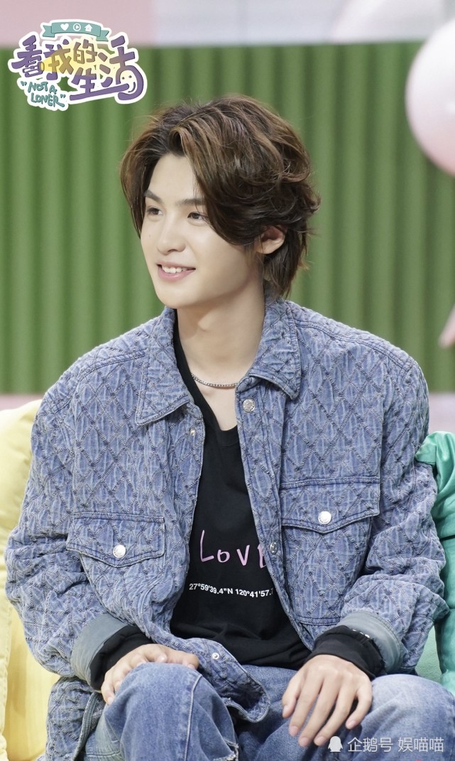 黄明昊请蔡徐坤联系lisa结果让粉丝转怒为喜谁注意黄明昊之后的话