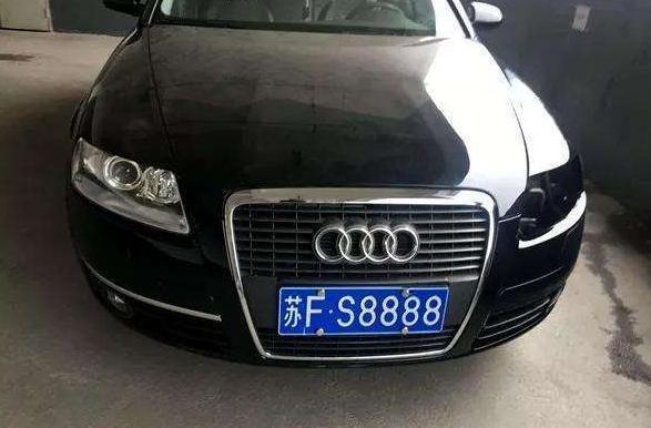 小伙摇到8888车牌却甘心主动放弃工作人员你是个明白人