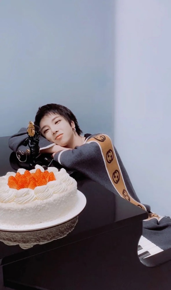 华晨宇和火星小爱鼠