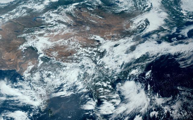 台风2号鹦鹉怎么不见了？“鹦鹉”台风的中心气流非常混乱，走势难预测