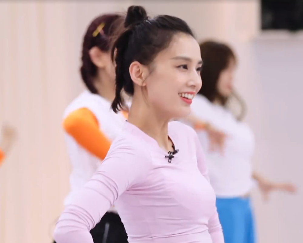 黄圣依参加《浪姐》选歌获杜华关照,集体练舞搞特殊,厉害了