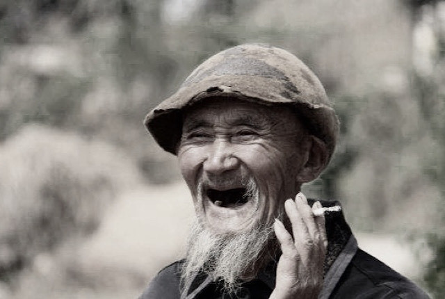 张仙人|民间故事：村长带人打井，找了多天没发现井眼，张仙人：我自己来