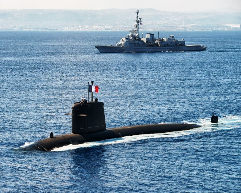 法国绝密攻击核潜艇造船厂起火,浓烟滚滚,国防部:无核泄漏