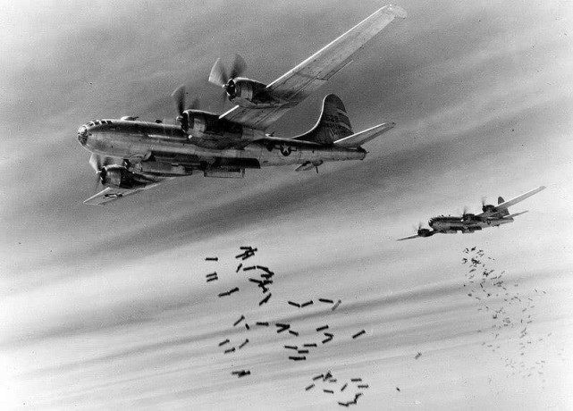 B2轰炸机投弹图片