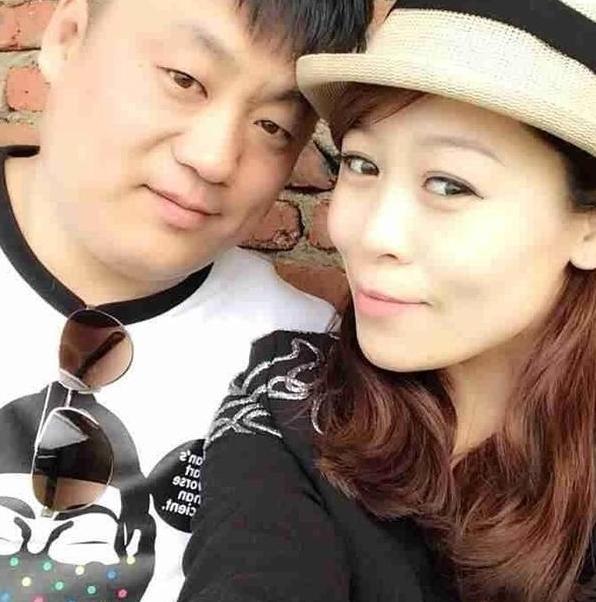 晒晒宋晓峰现实中的家他把客厅挂满十字绣豪宅住出了一股土味