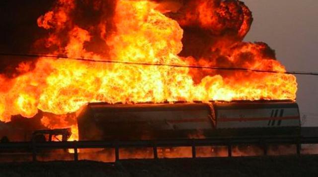 油罐车爆炸