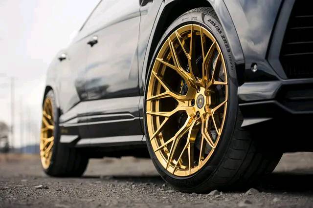 兰博基尼urus黄金色轮毂很夺人眼球