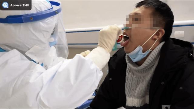 然后拿去化验,检测新冠病毒核酸,咽拭子阳性,就是新冠病毒核酸阳性