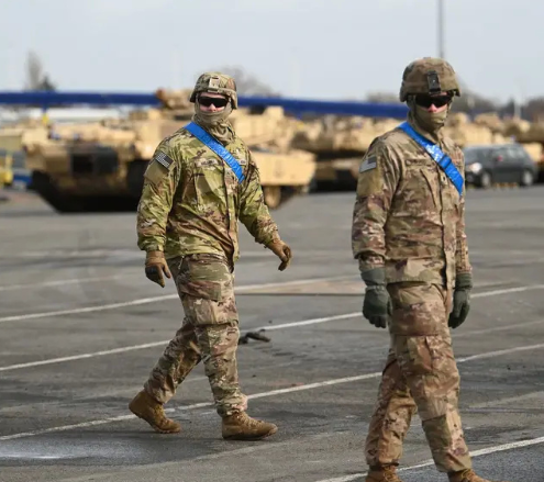 美军突然调转枪口 上万士兵全副武装奔袭500千米 直逼俄边境地区 腾讯新闻