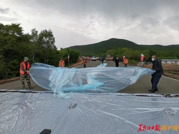 據瞭解,國道丹阿公路起於遼寧丹東,途經吉林省琿春市,由老黑山進入