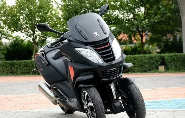 标致豪华倒三轮,单缸水冷功率26kw,配汽车级驾驶辅助,11.68万