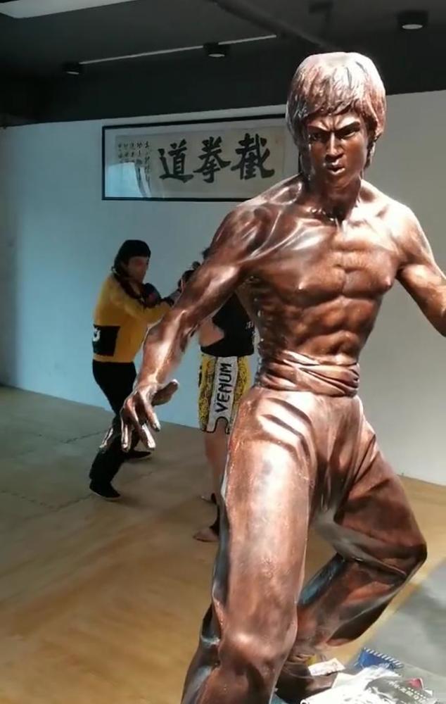 武林高手和搏击选手打谁能赢名宿武林高手用兵器能秒杀搏击手