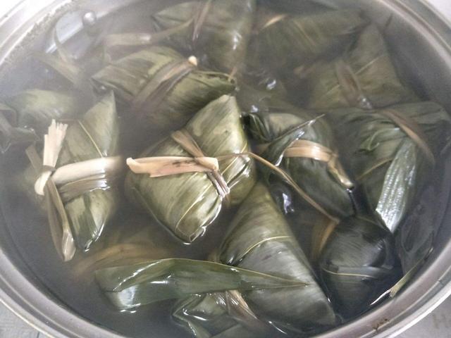 煮粽子的3个问题冷热水加多少水煮多久这次统统告诉你