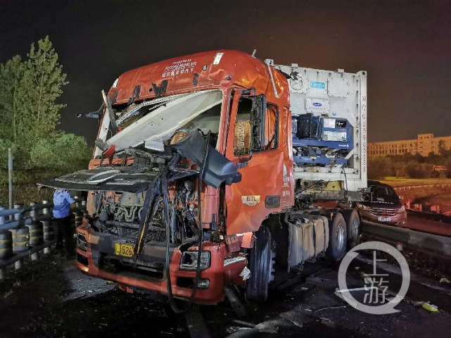 温岭槽罐车爆炸后车司机跳车趴地幸免住院患者主要是爆炸伤