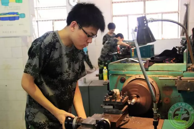 学长直言:初中生打"暑假工",最好去这3个地方,钱多又轻松!