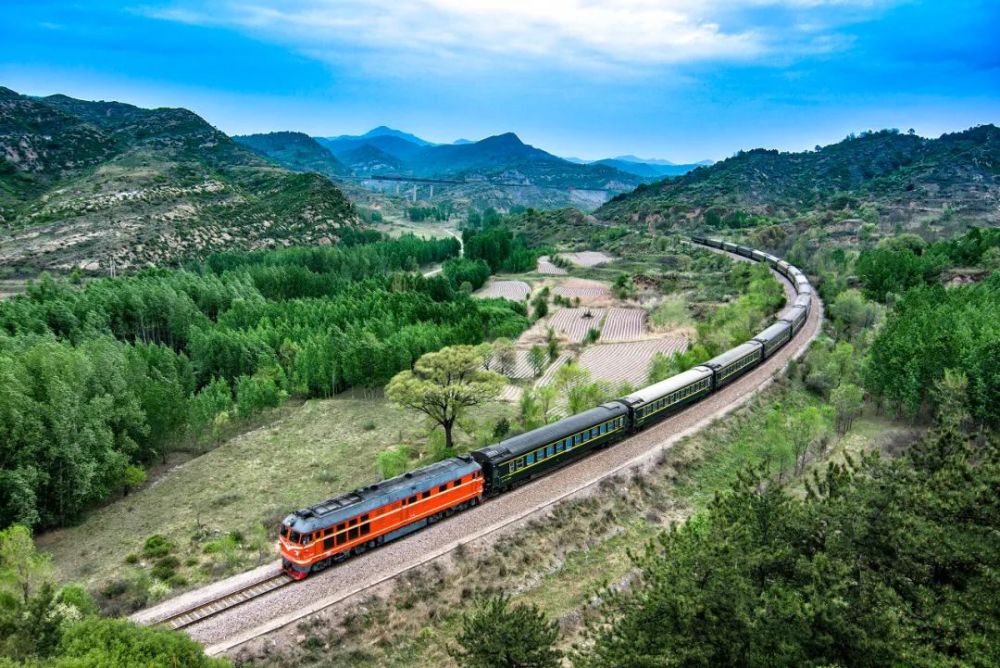 最后的慢火车,票价14年不涨,最低只要1块钱,沿途风景绝美_腾讯新闻