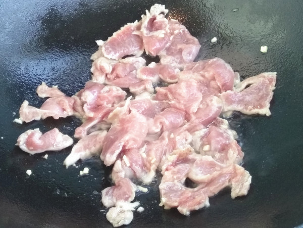 烹饪小贴士: 烹饪指导: 1,青椒适用于炒,拌,炝做菜,如"辣子鸡丁","