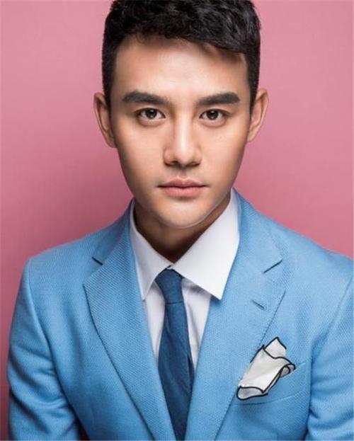 王凯与王鸥两个人也是合作拍摄了电视剧期间就开始曝出绯闻,他们一起