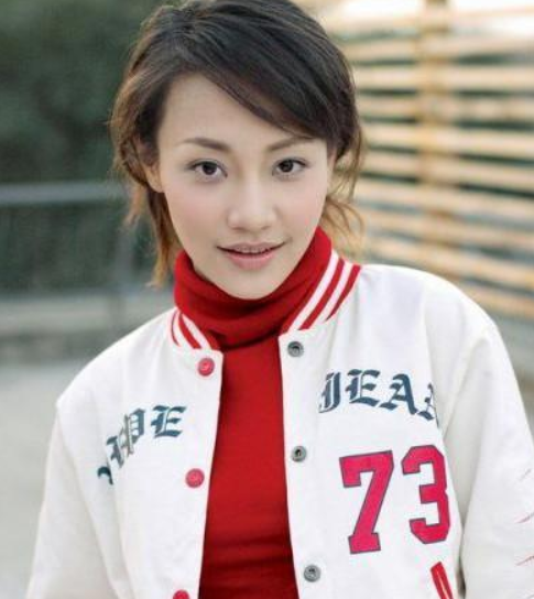 2009年,演员潘星谊撞碎鱼缸割喉身亡,葬礼上父亲的微笑"耐人寻味"