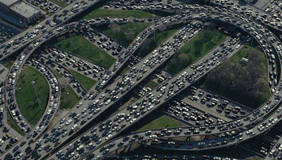 为啥国内交通网络这么发达,还是这么堵车?老司机总结了3个原因