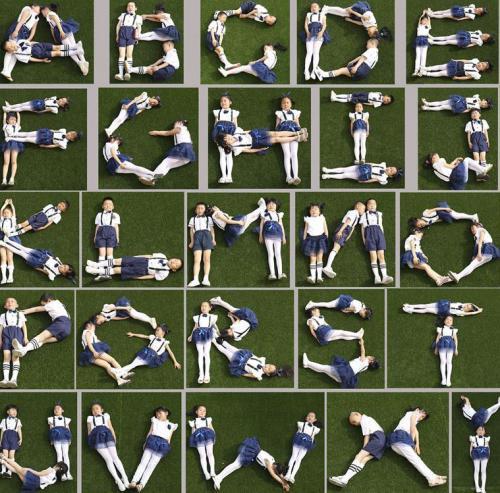 一组萌翻人的幼儿班毕业照造型姿势很有创意孩子们真会玩