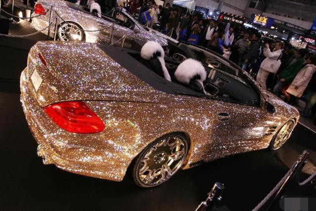 亚洲第一夫人住27层豪宅开镶满30万颗钻石的大奔