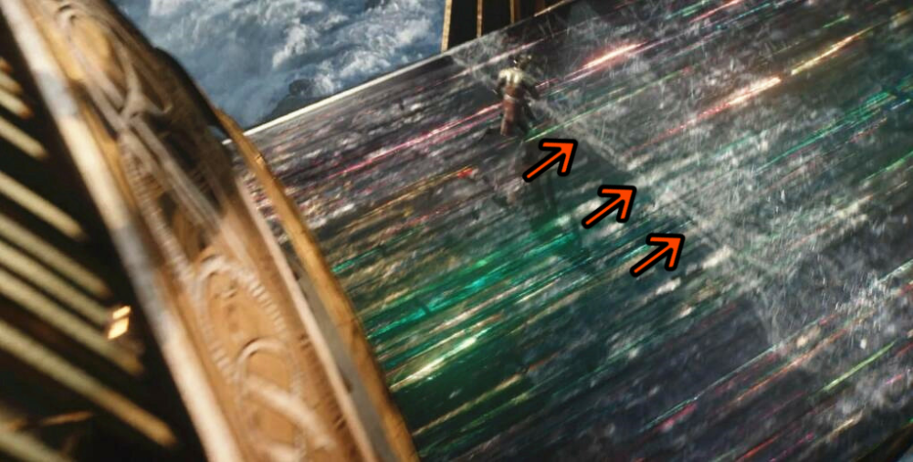 保持电影的连续性,是漫威经常做的事情,在电影《雷神1》的最后,彩虹桥