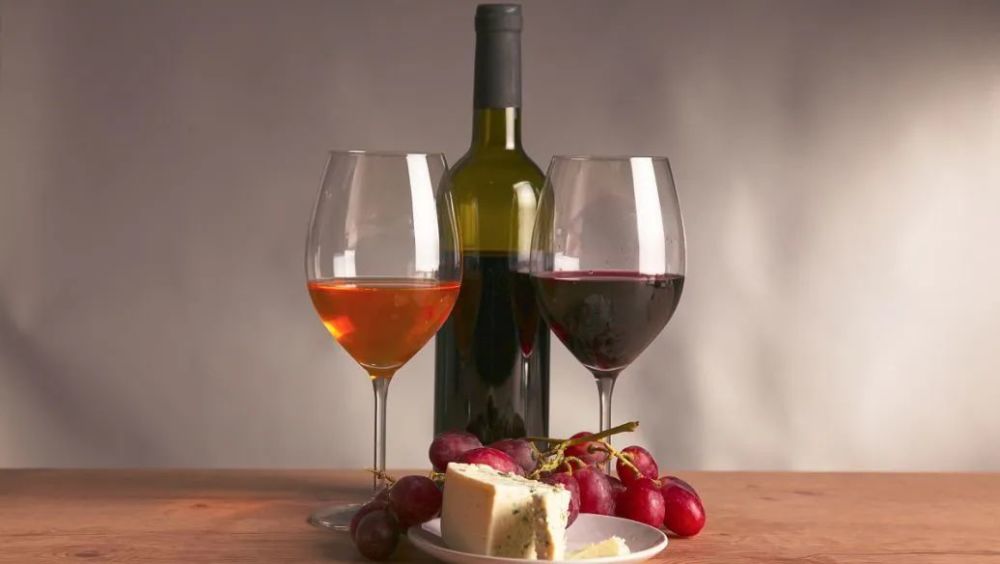 睡前喝红酒到底是慢性自杀还是美容养颜?