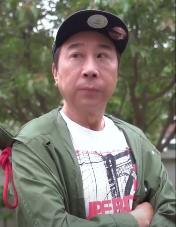 2004年冯巩遭小保姆敲诈?她索要50万分手费,结局大快人心