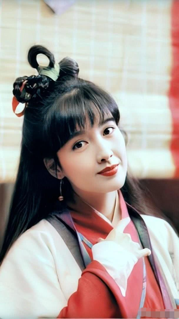 周慧敏的古装造型神韵十足飘飘然如仙女一般美丽