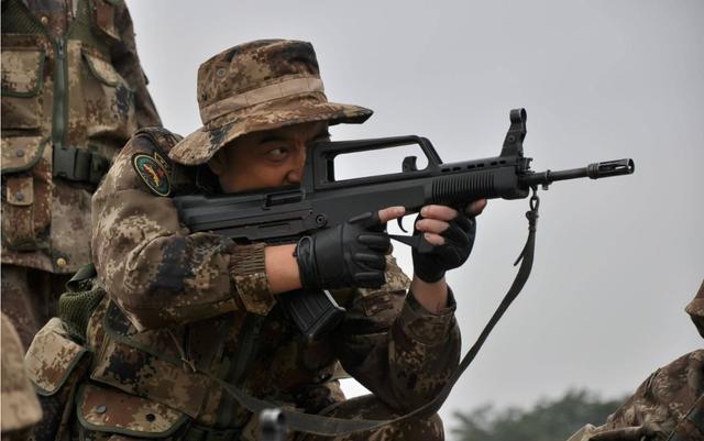 我国的陆军单兵武器迎来了全新升级实现了军事全面化发展