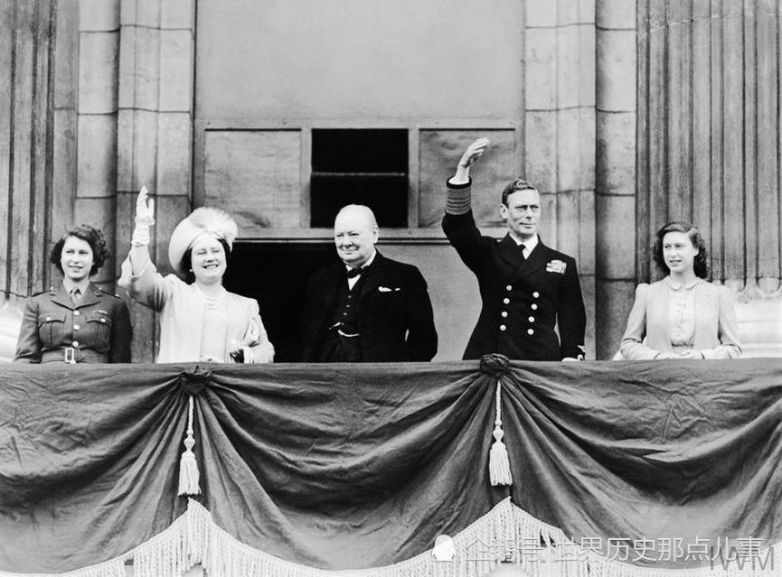 1945年二战欧洲胜利日:英国民众疯狂庆祝的10张老照片,让人感动_腾讯