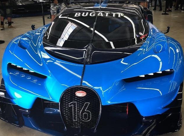 比如这台限量1台的布加迪vision gt,就是沙特王子的大玩具,这款车在