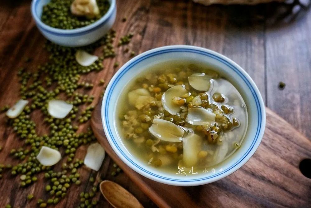 适合夏日消暑的几款素食甜汤,清甜鲜美又营养,食材简单轻松做!