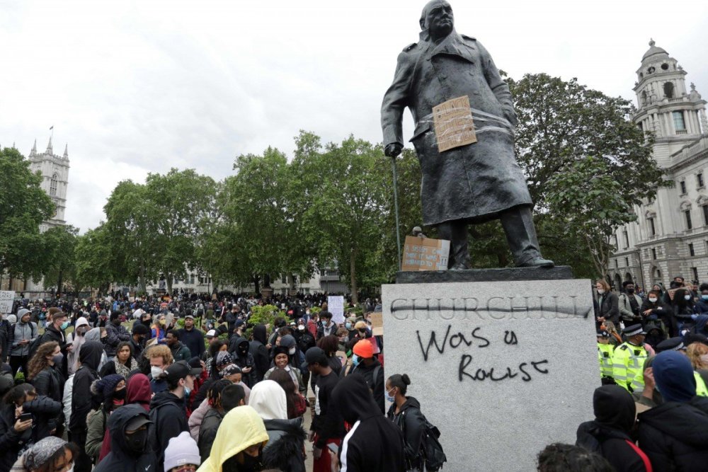100多人被捕 美国示威蔓延到英国 右翼分子在伦敦被黑人狂揍 热备资讯