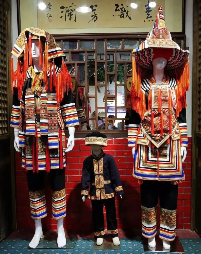 贺州市2020年"文化和自然遗产日"宣传展示——瑶族服饰_腾讯新闻