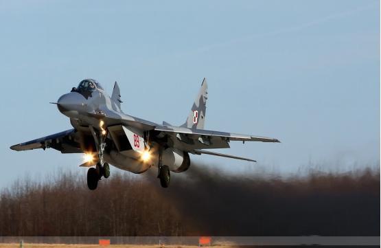 Su 27战机的最佳拍档 苏军mig 29多用途战机 腾讯新闻