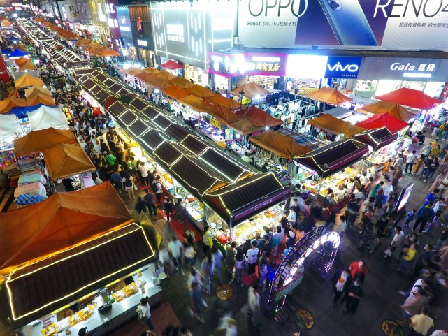 生意有干头 生活有奔头——台东和兴路夜市客流量恢复 每天吸引三四万