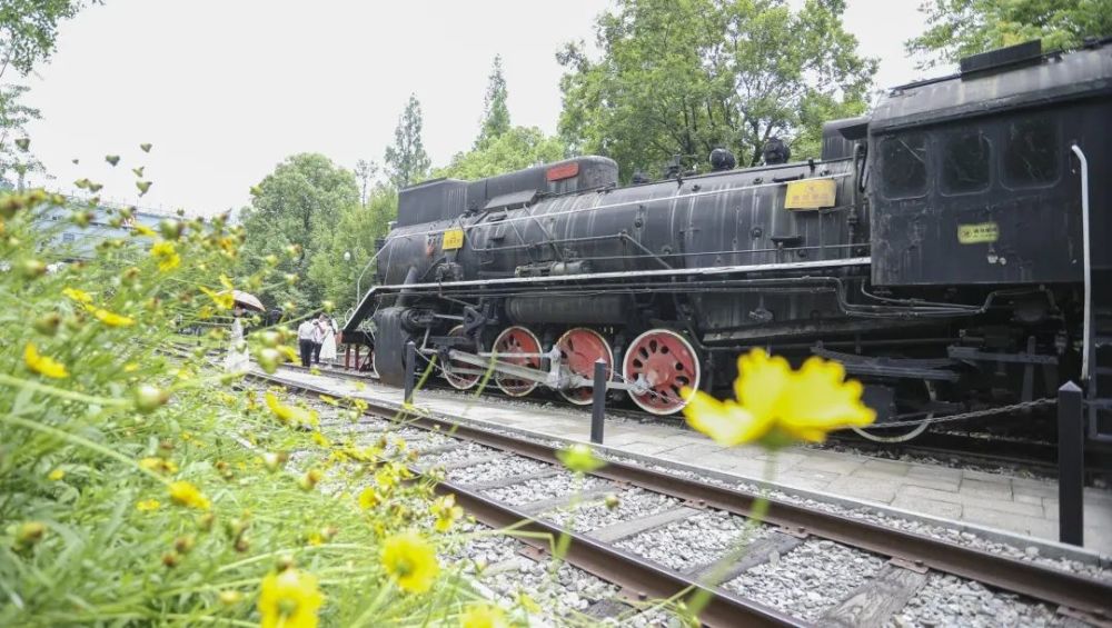 藏在公园里的火车站有一点浪漫