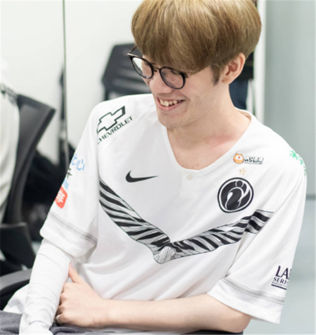 就像粉丝说的那样,只要克里斯带着战队获得胜利,粉丝就承认他的确很强